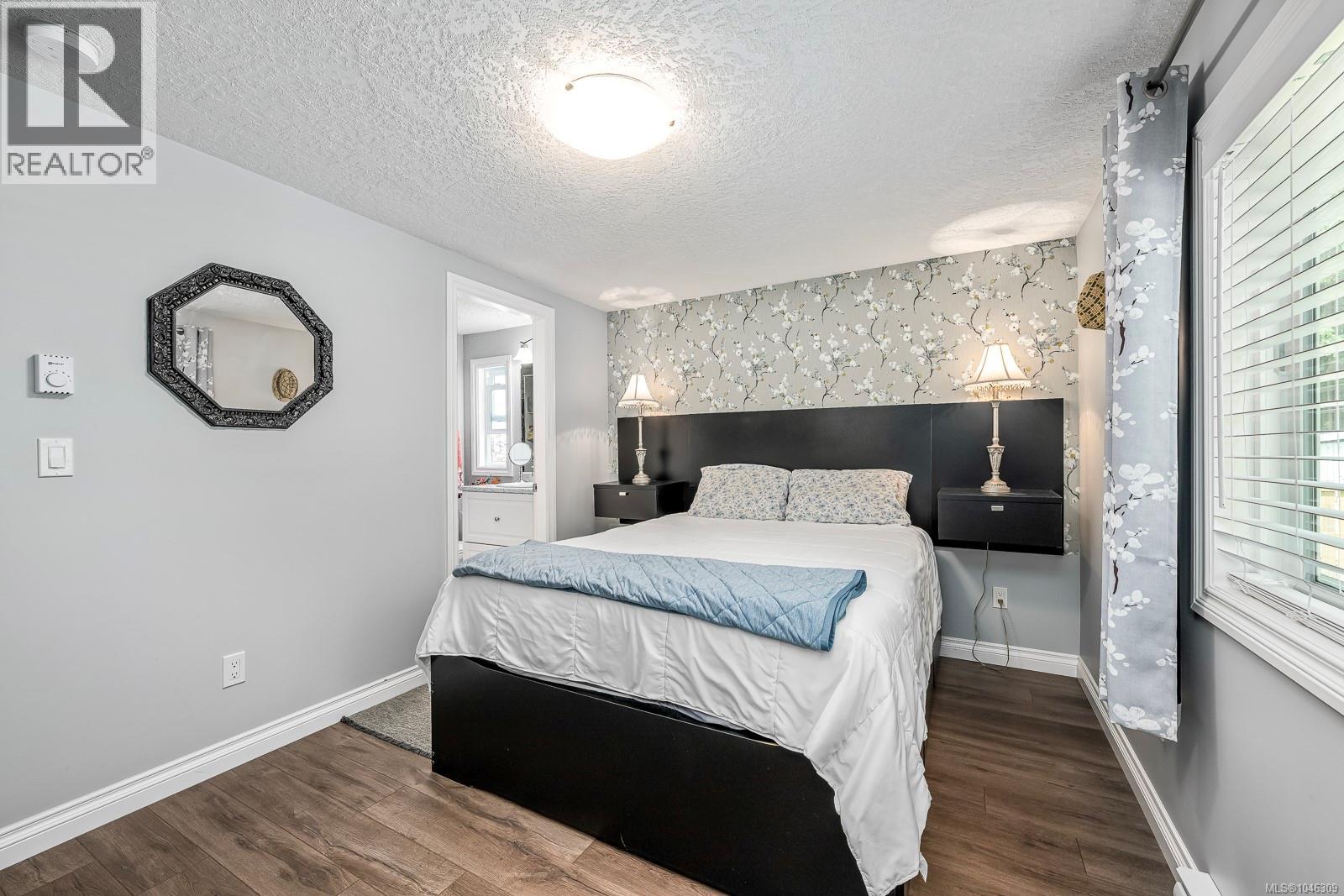 2140 Stadacona Dr - 14