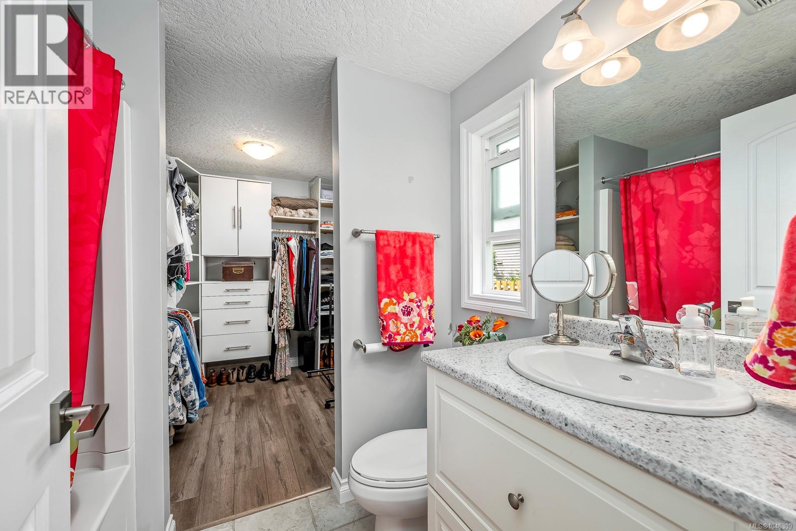 2140 Stadacona Dr - 15