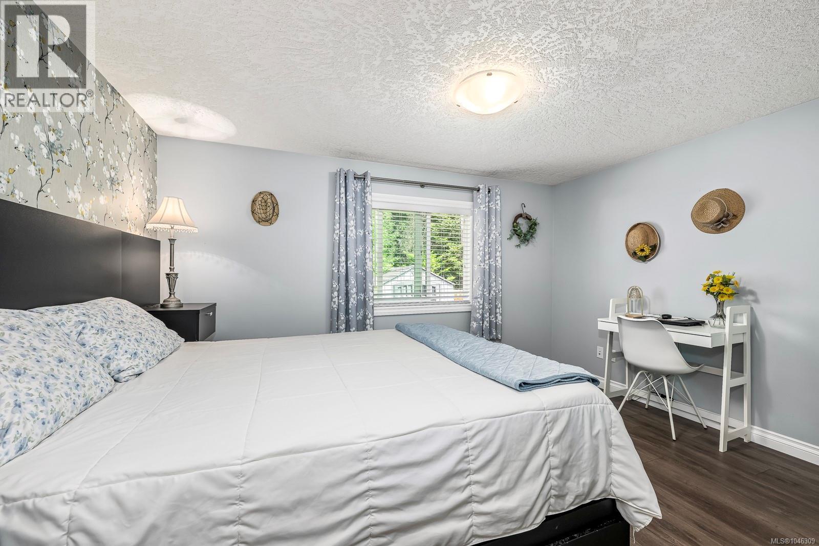 2140 Stadacona Dr - Image 17