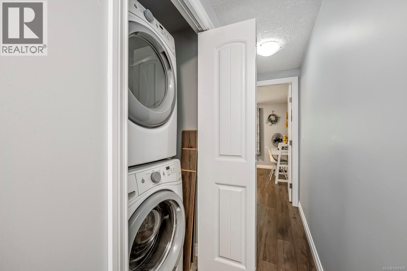 2140 Stadacona Dr - Image 18