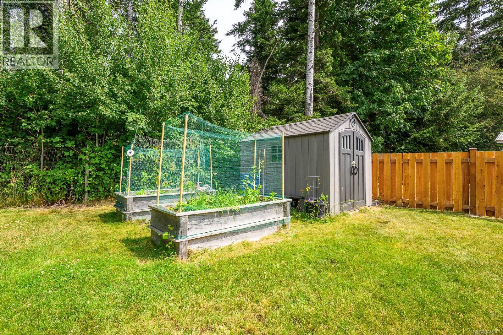 2140 Stadacona Dr - 28