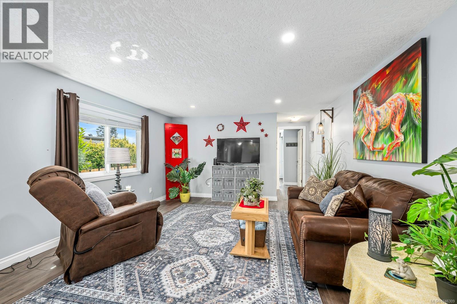 2140 Stadacona Dr - 8