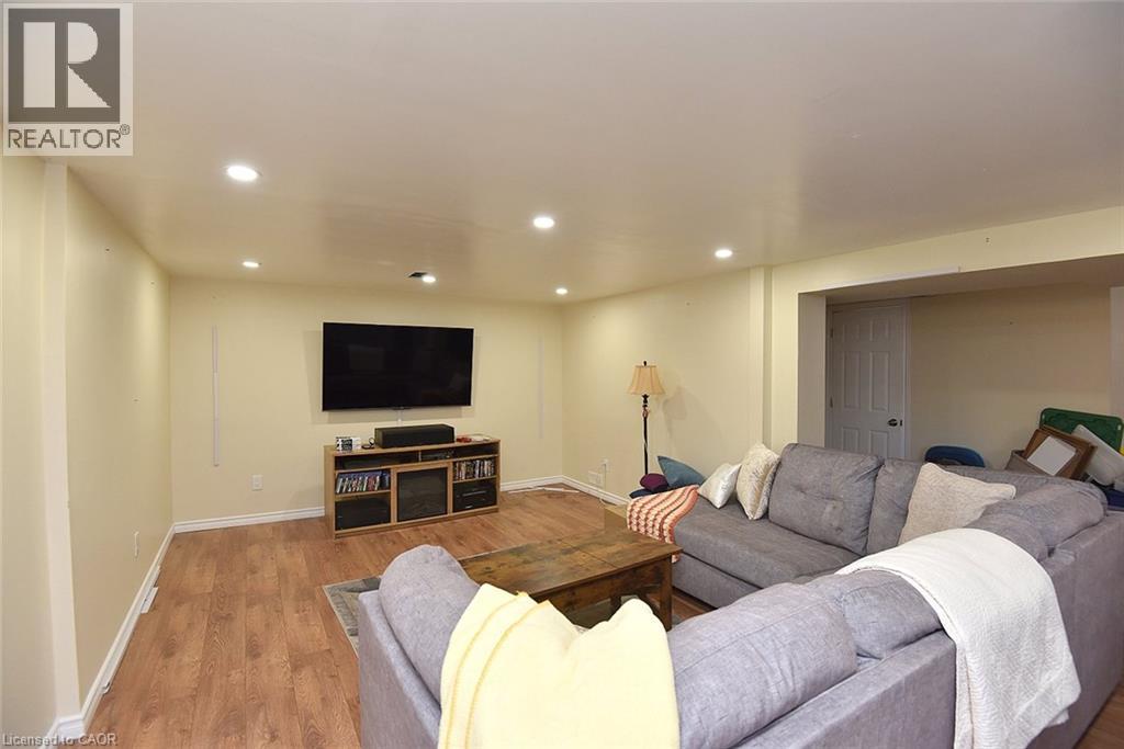 682 MOHAWK Road W - Image 40
