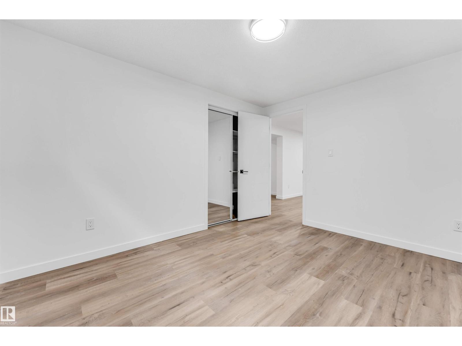 6404 88 AV NW - Image 37