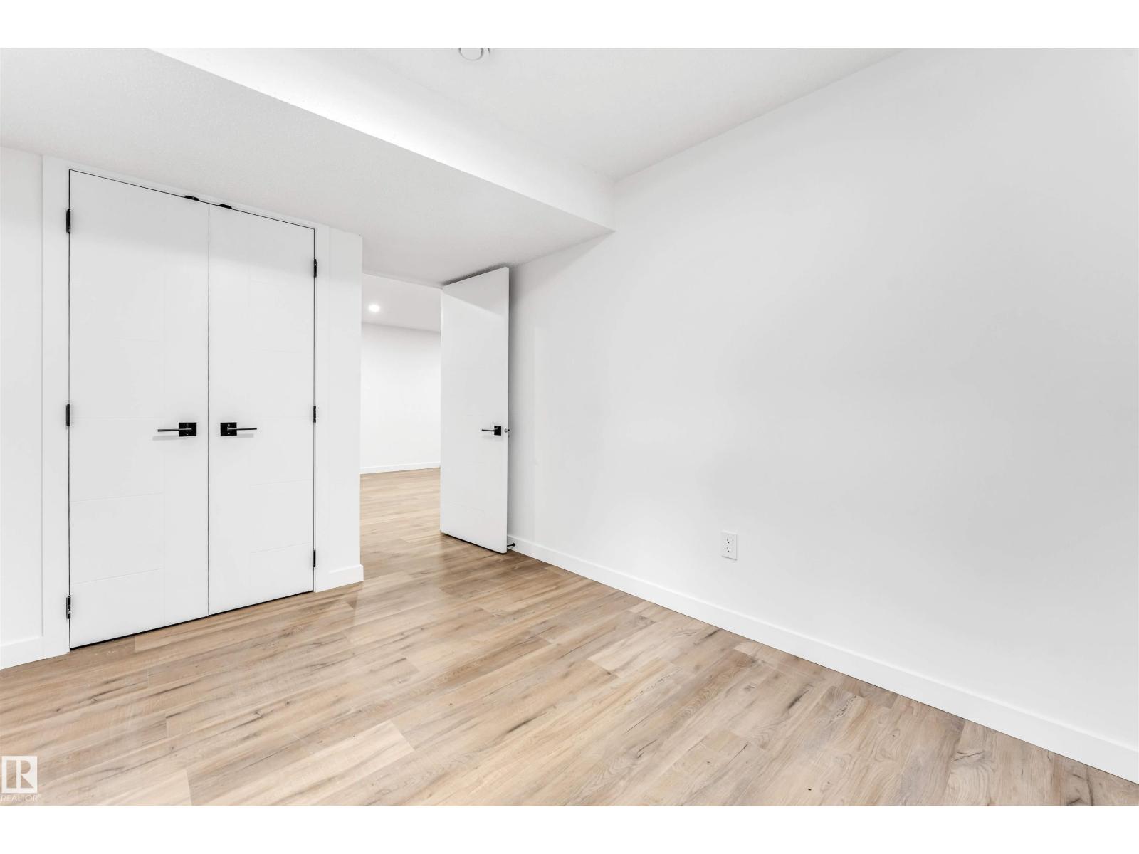 6404 88 AV NW - Image 35
