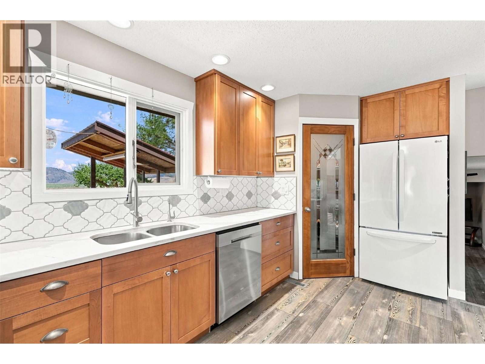 8060 BARNHARTVALE Road - Image 16