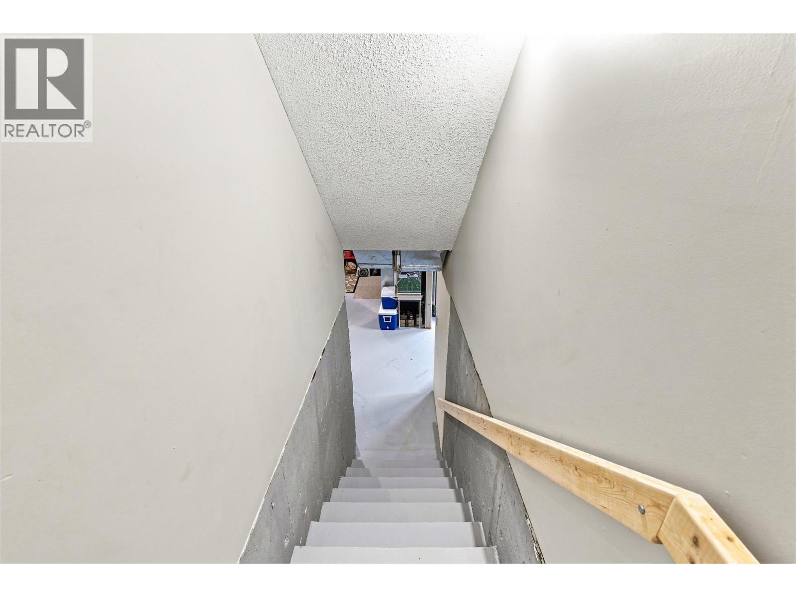 8060 BARNHARTVALE Road - 40