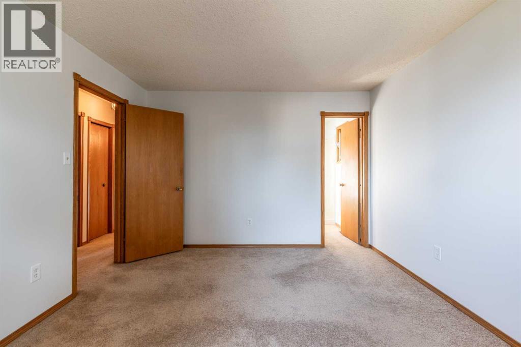 21 Rundle Crescent SE - 22