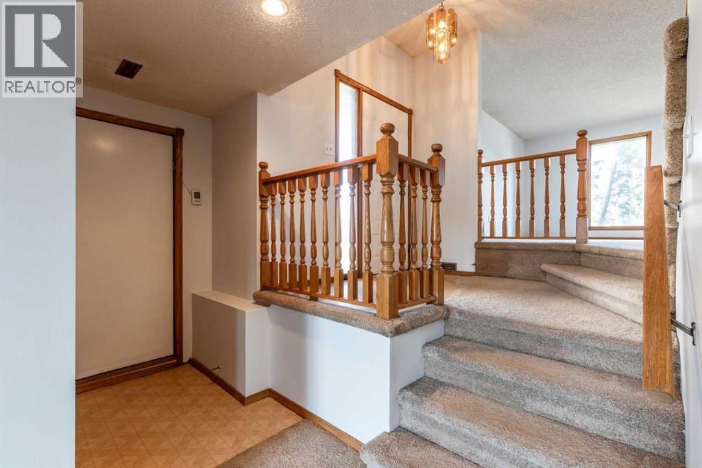 21 Rundle Crescent SE - 28
