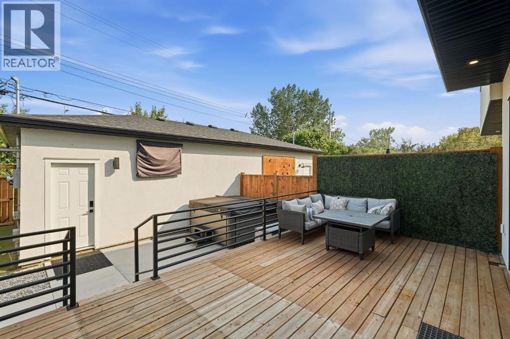 736 35 Street NW - Image 35