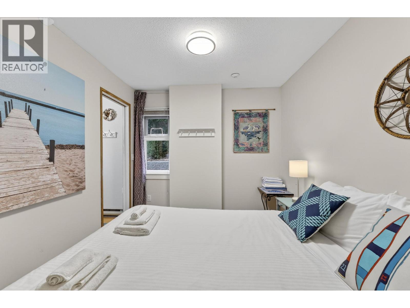 #105 3050 Seclusion Bay Road - 16