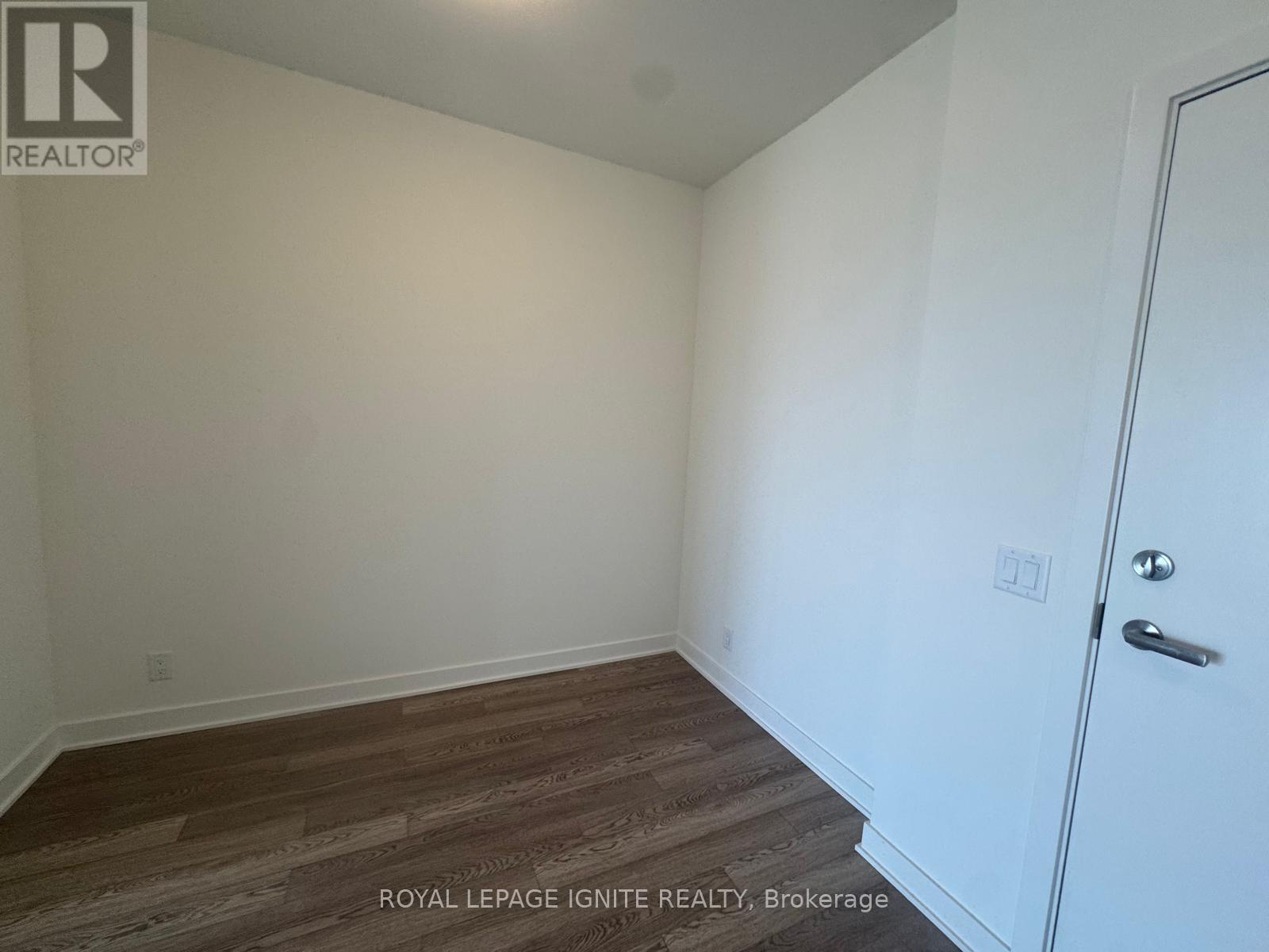 #627 51 CLARINGTON BOULEVARD - 6