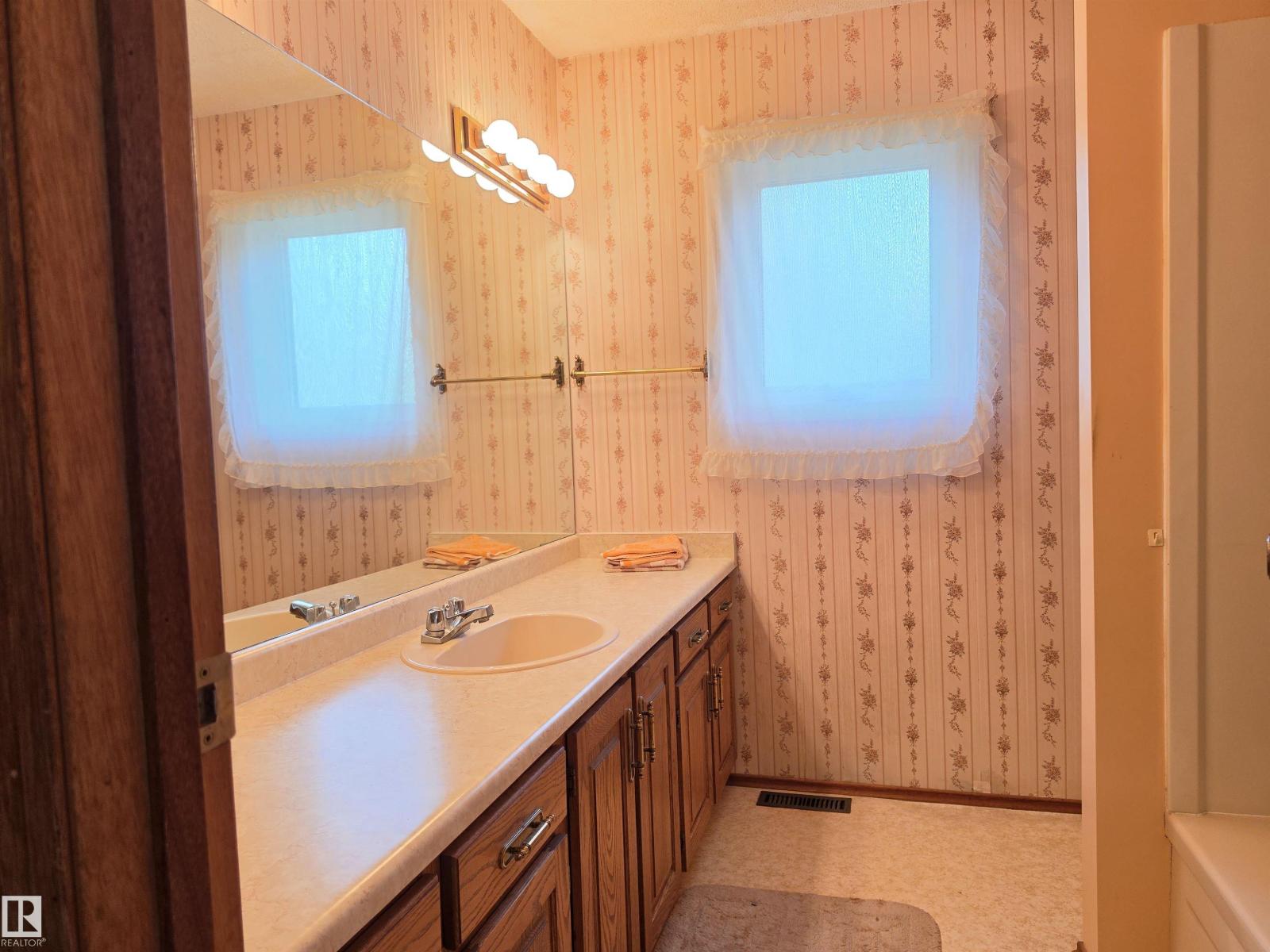 #12 53220 RGE ROAD 15 - 13