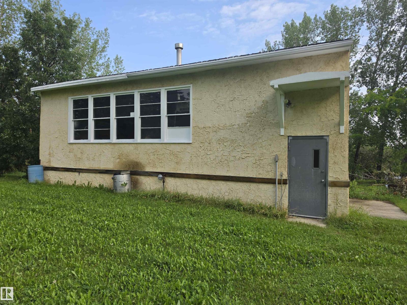 #12 53220 RGE ROAD 15 - 27