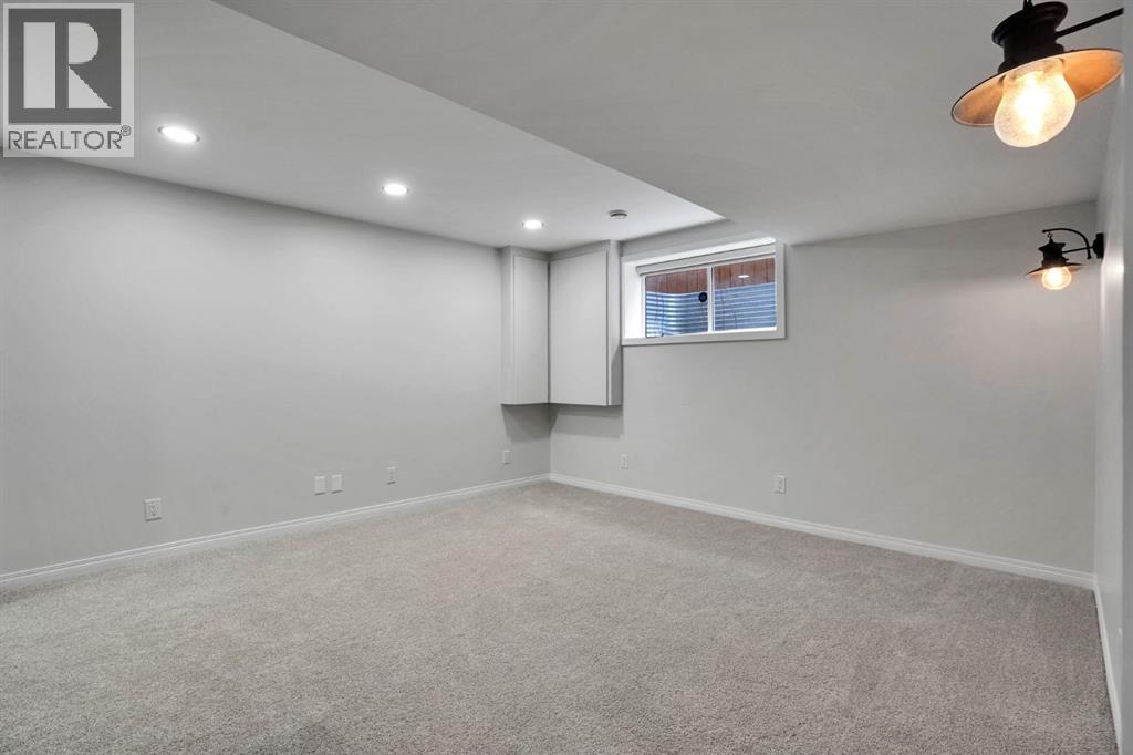 191 Cranwell Crescent SE - Image 38