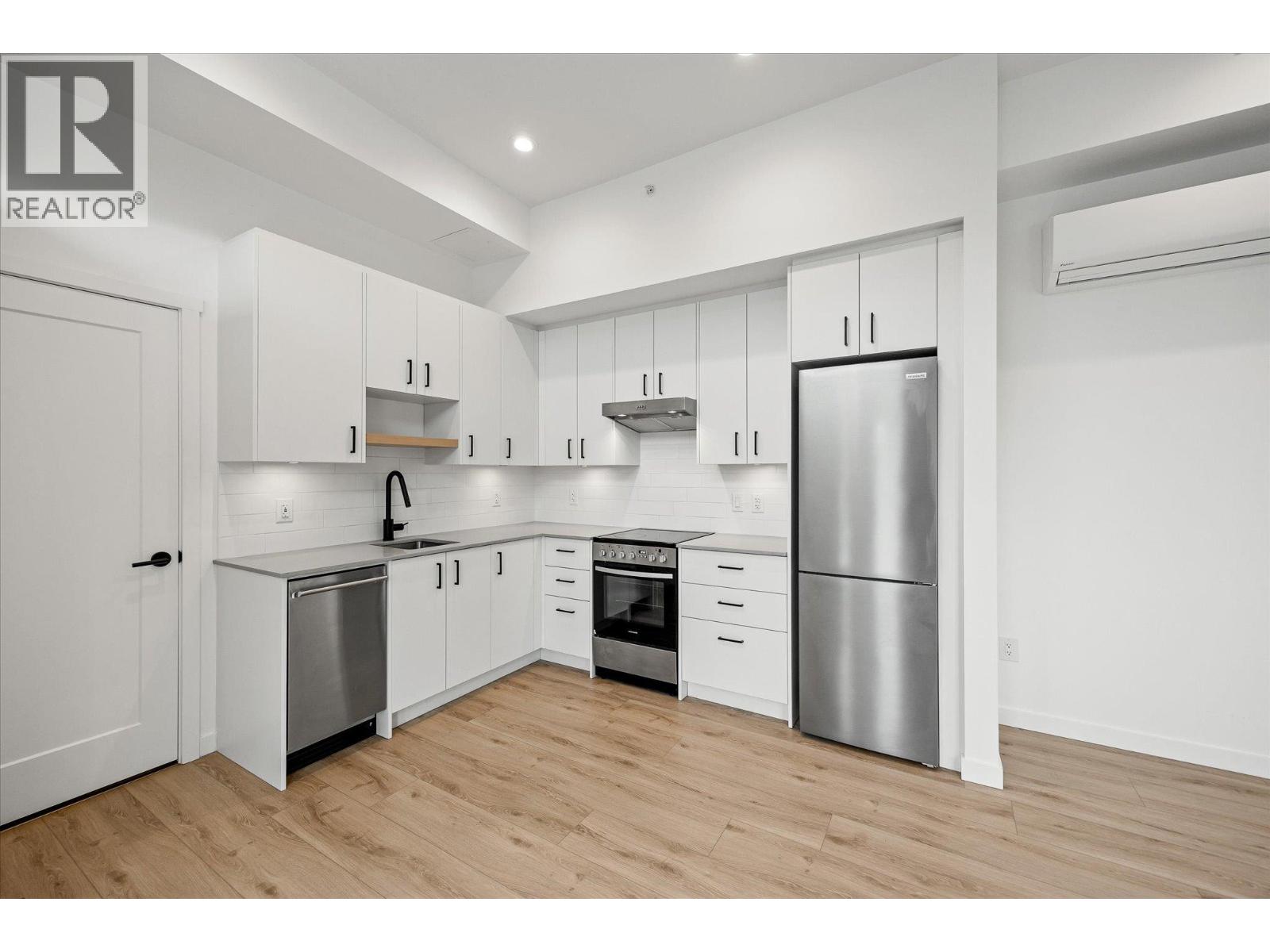 #105B 660 Cawston Avenue - Image 4