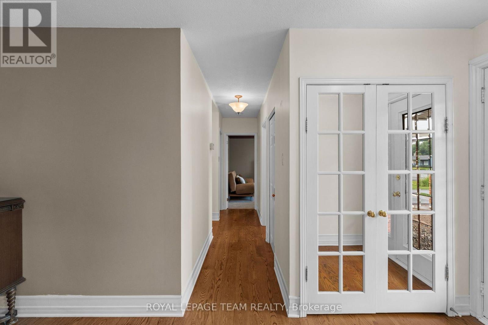 3 Bed, 2 Bath House for Sale in Ottawa – 1282 FAIRWAY DRIVE, Ottawa – MLS# X13647360 - Image 19