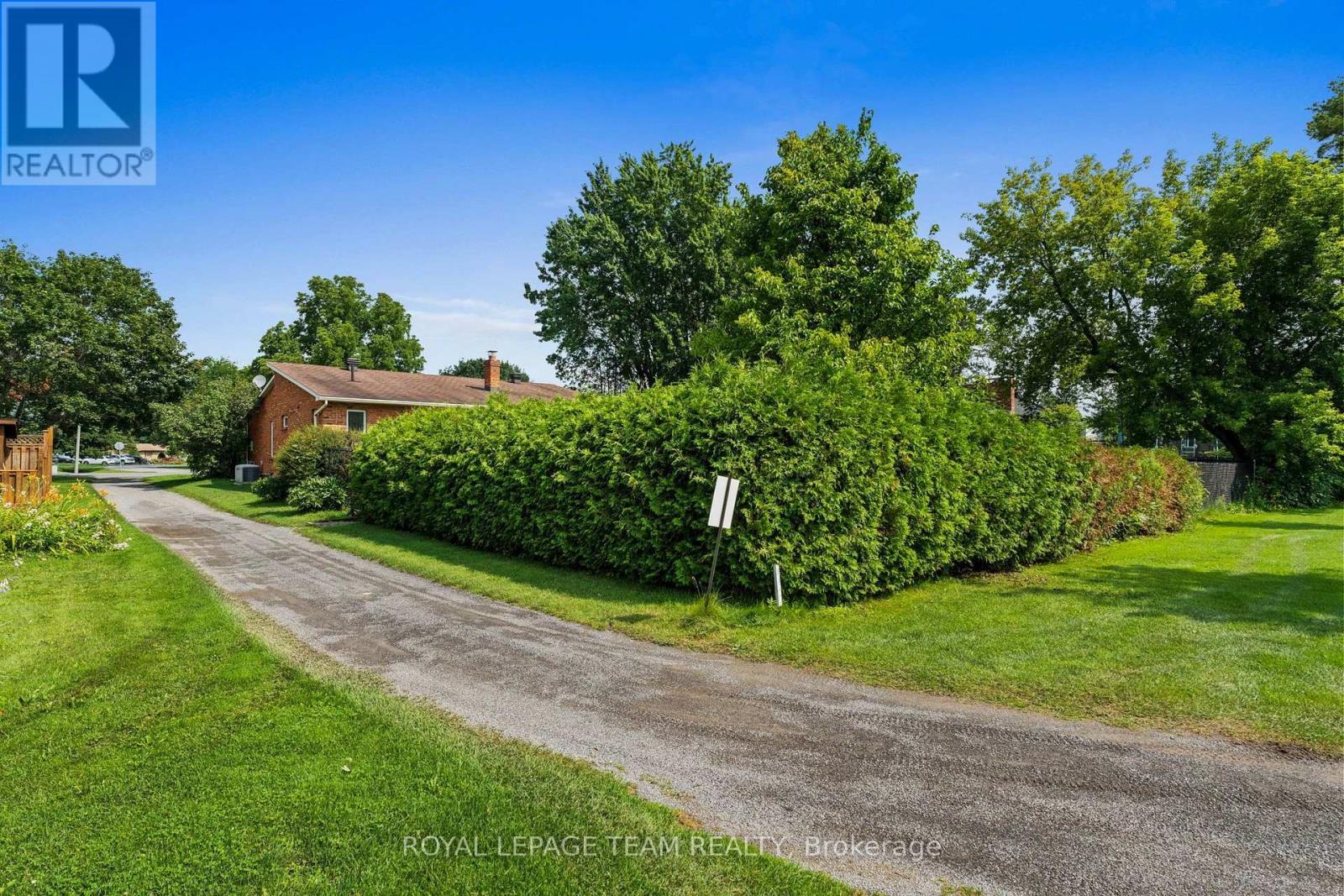 3 Bed, 2 Bath House for Sale in Ottawa – 1282 FAIRWAY DRIVE, Ottawa – MLS# X13647360 - Image 41