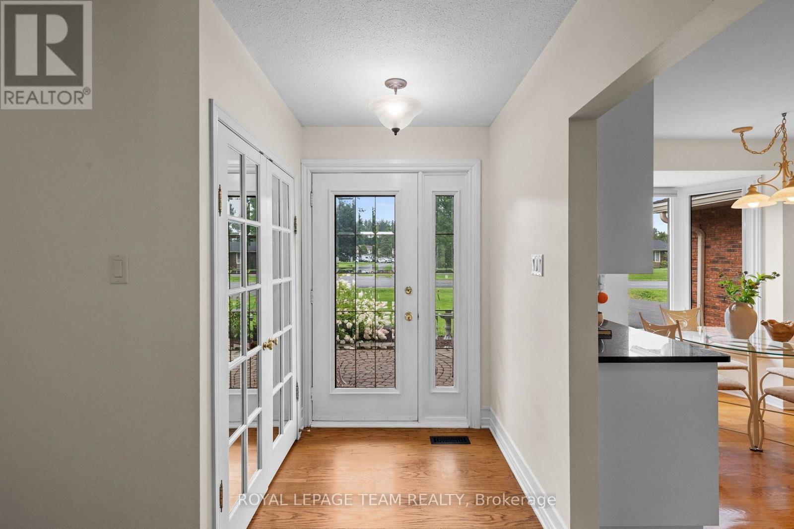 3 Bed, 2 Bath House for Sale in Ottawa – 1282 FAIRWAY DRIVE, Ottawa – MLS# X13647360 - Image 6