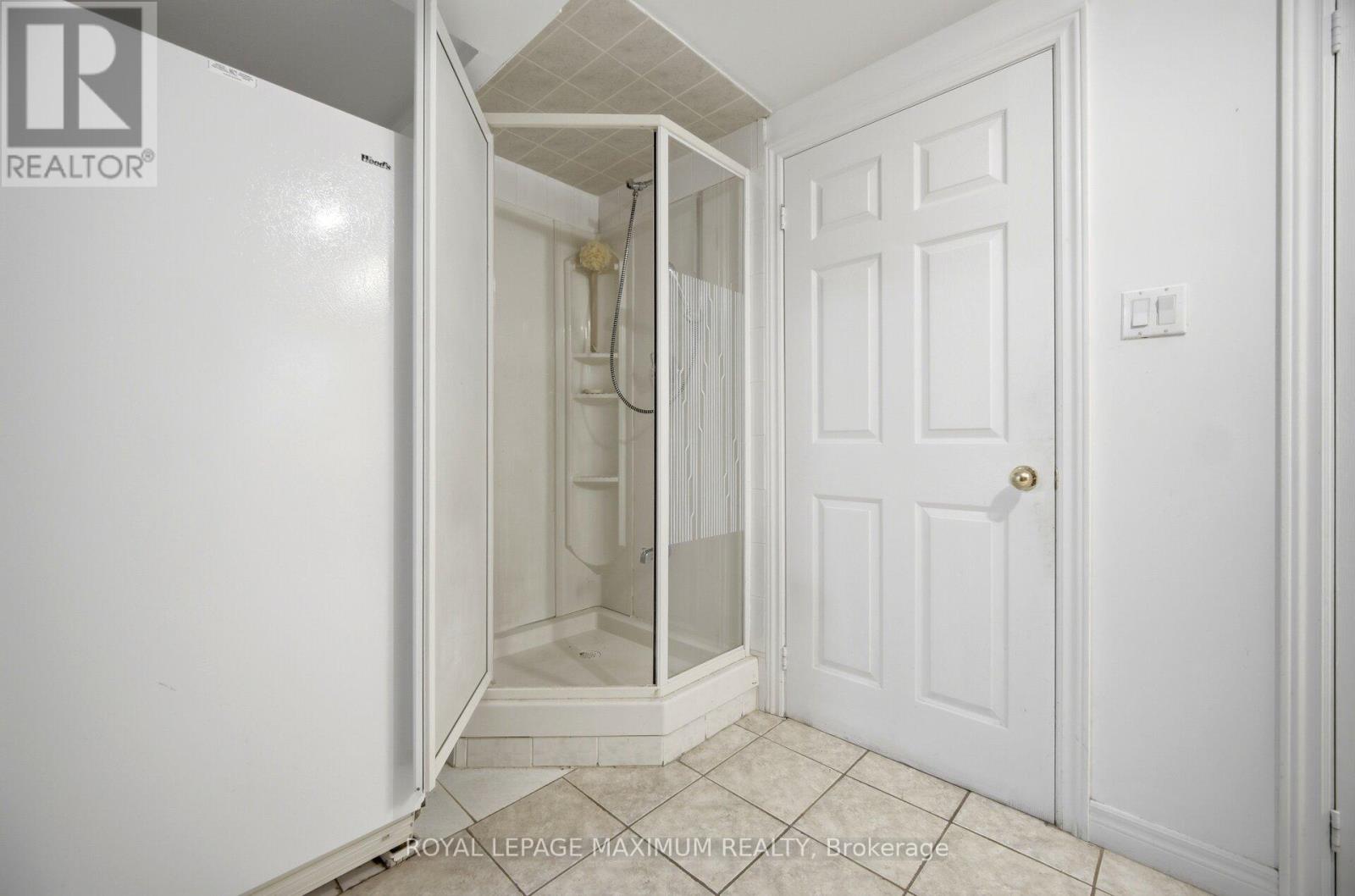34 KIRKWOOD CRESCENT - 42