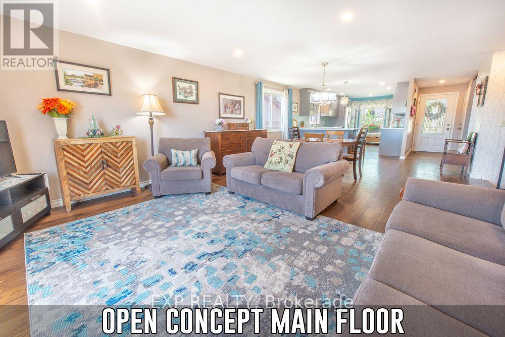 153 ONEIDA PLACE — photo 3