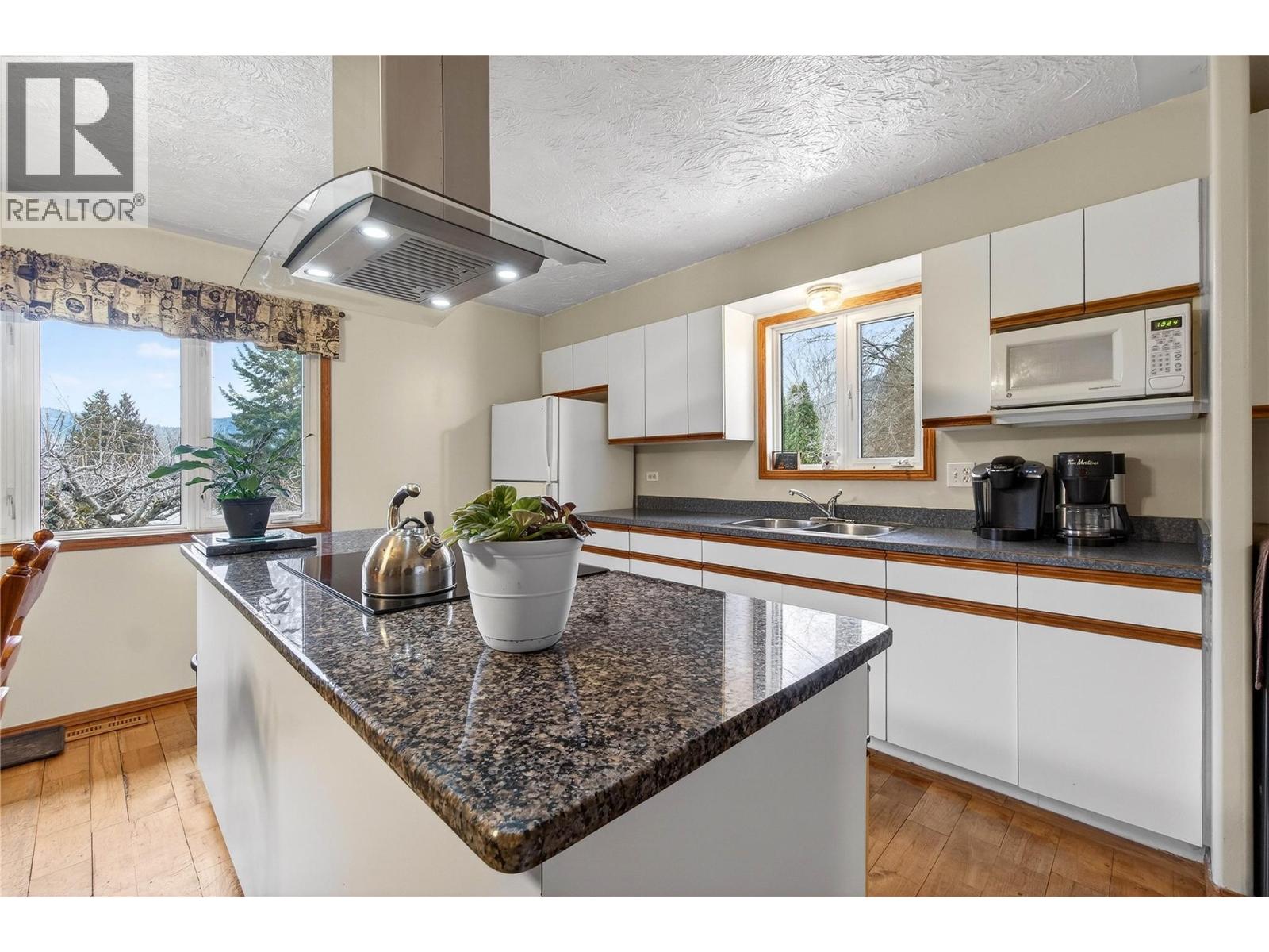 4640 70 Avenue NE - 10