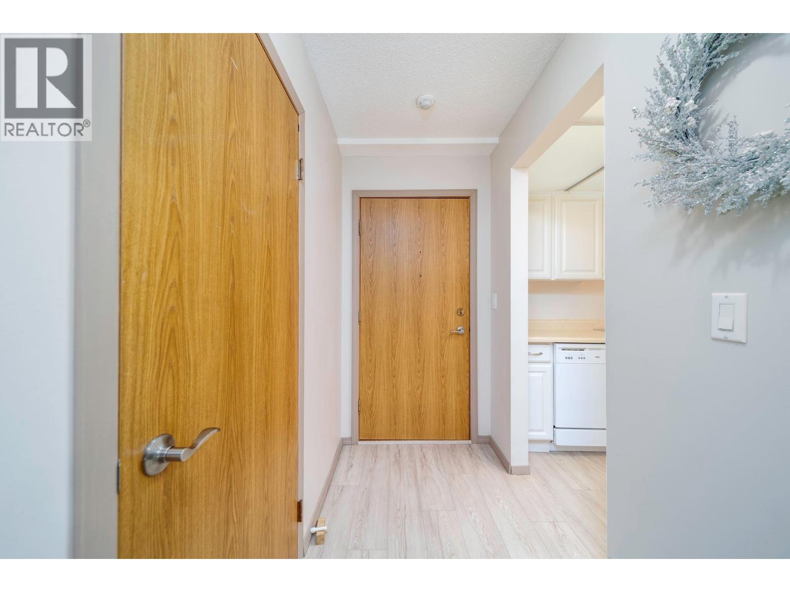 211 2085 Gordon Drive, Kelowna