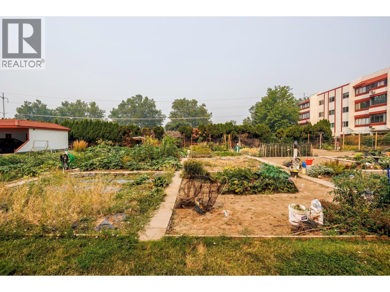 211 2085 Gordon Drive, Kelowna