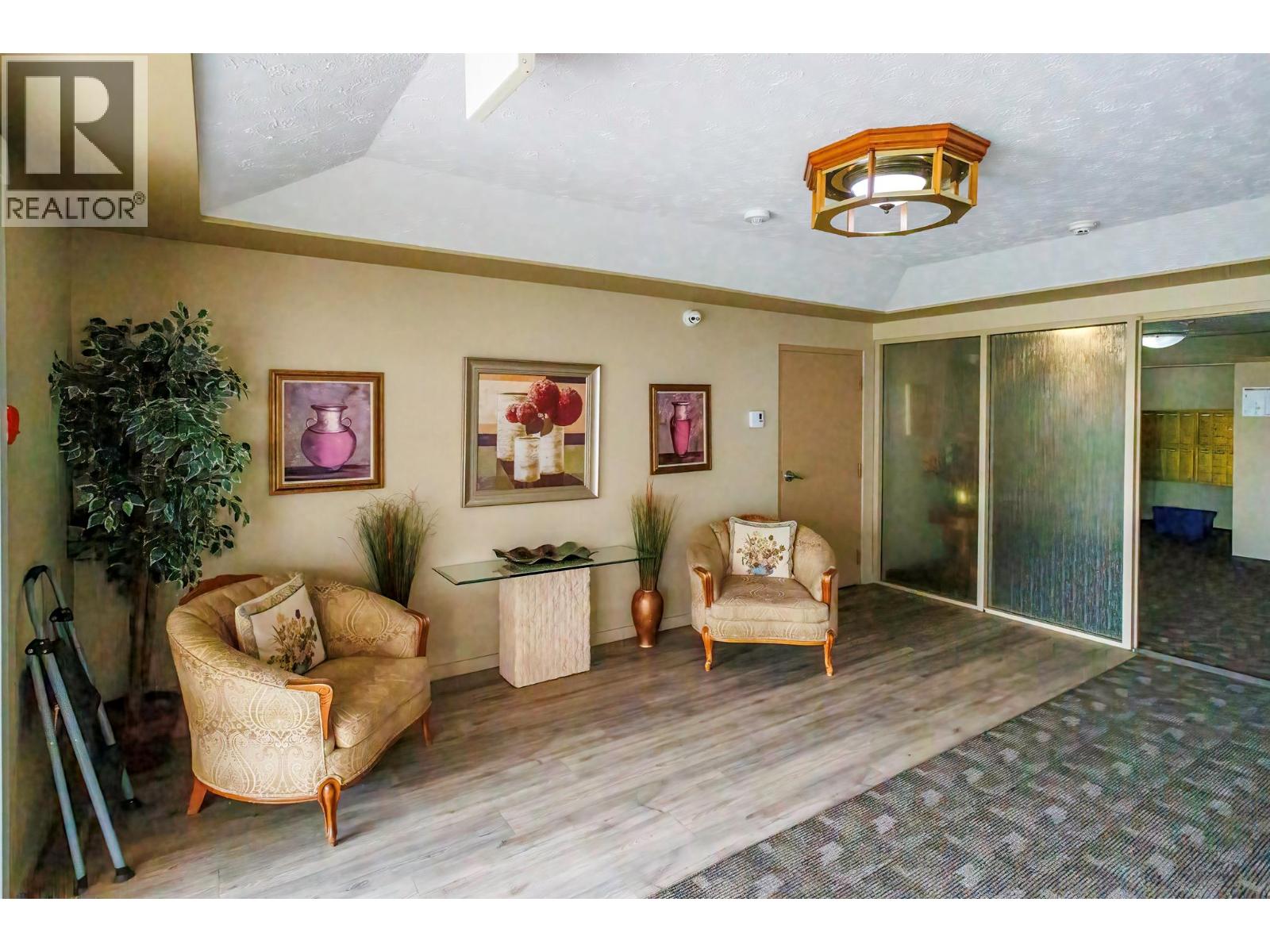 211 2085 Gordon Drive, Kelowna