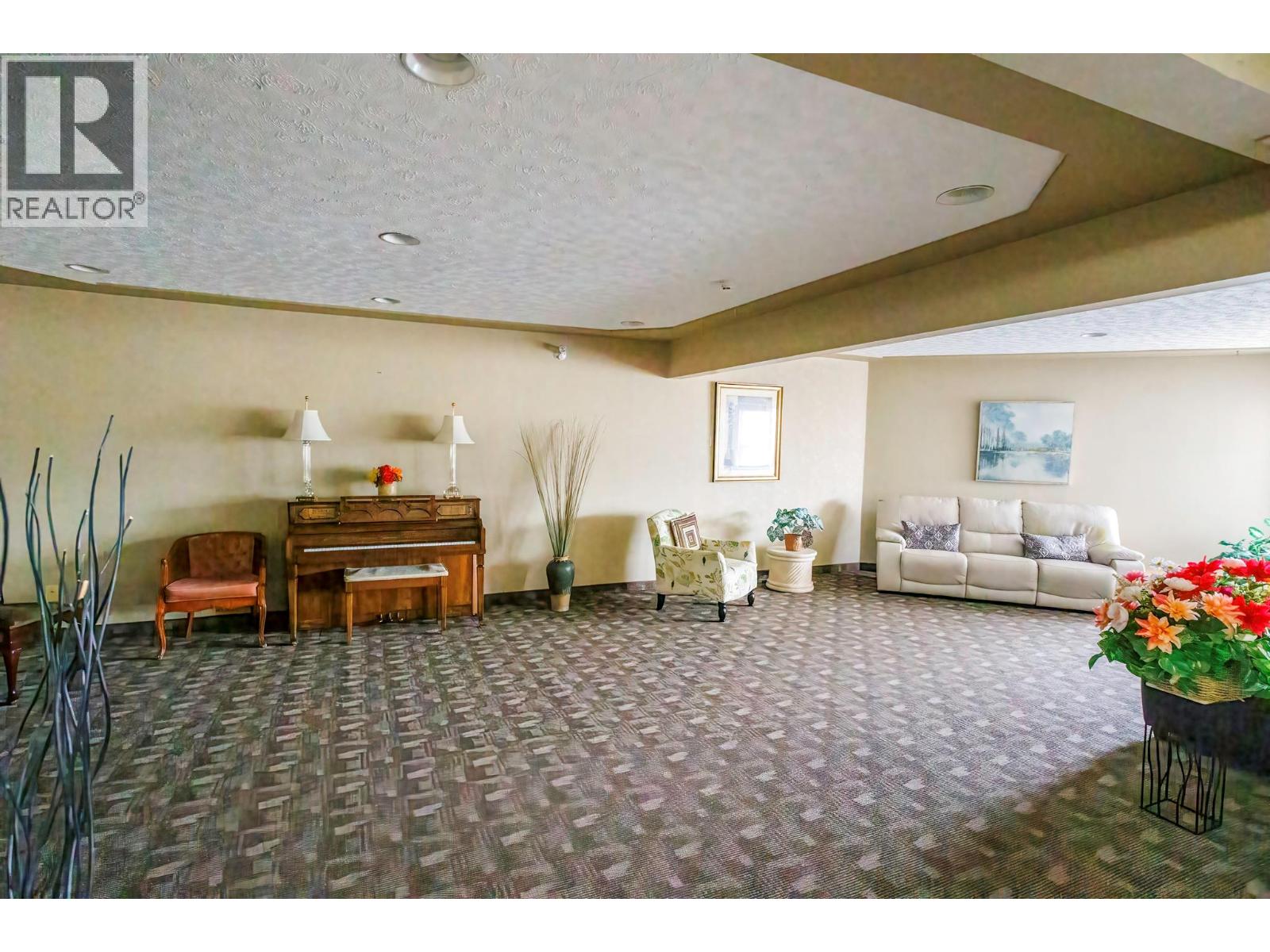 211 2085 Gordon Drive, Kelowna