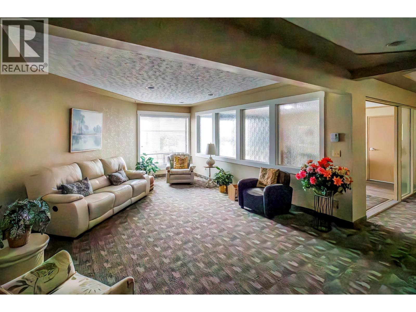 211 2085 Gordon Drive, Kelowna
