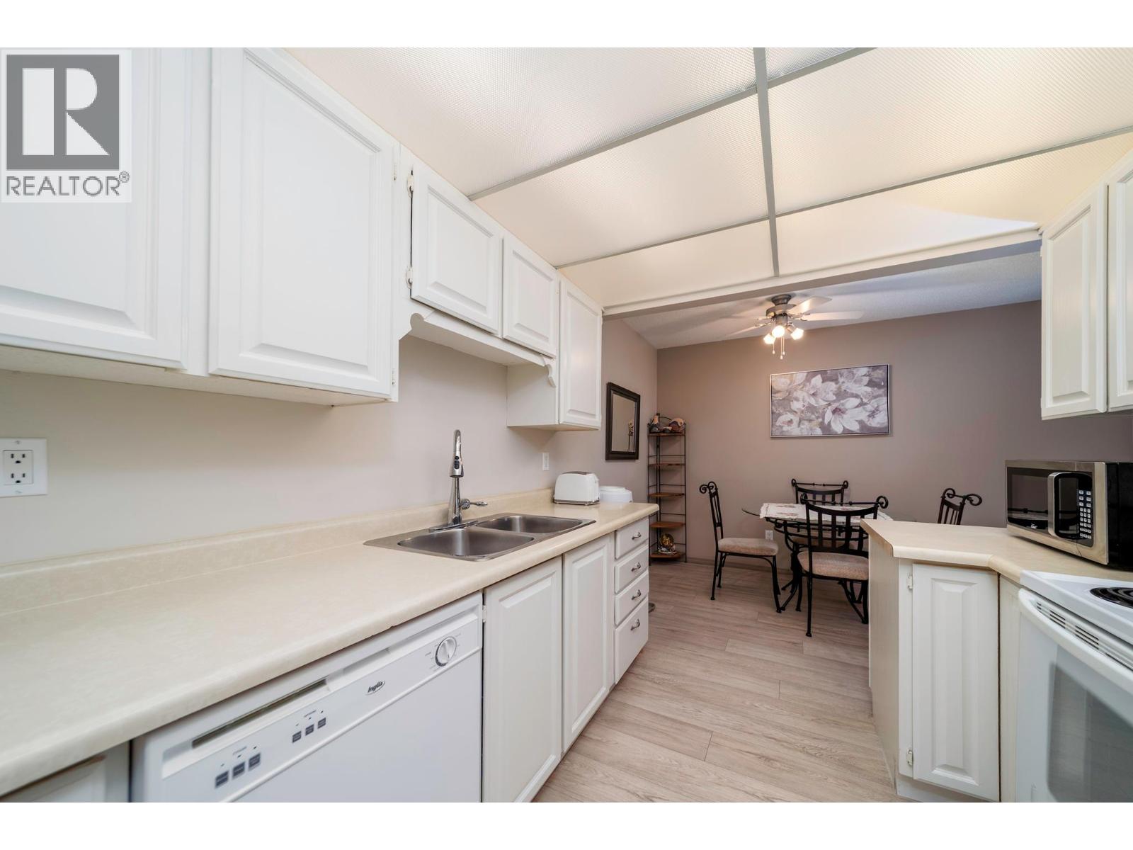 211 2085 Gordon Drive, Kelowna