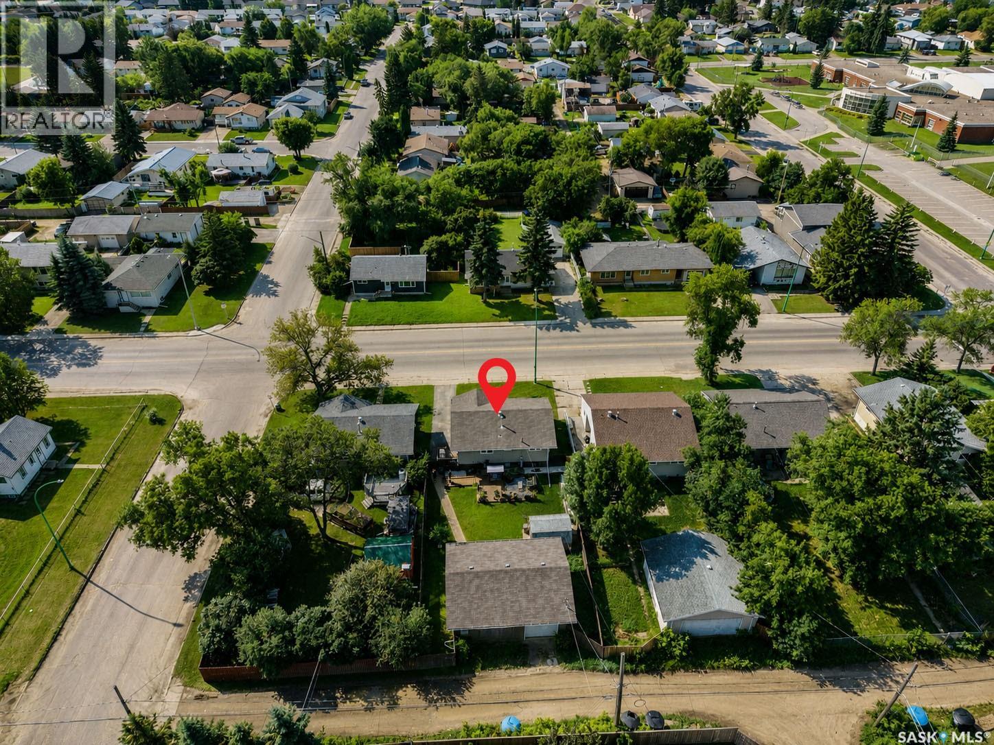 340 28th STREET E - Image 8