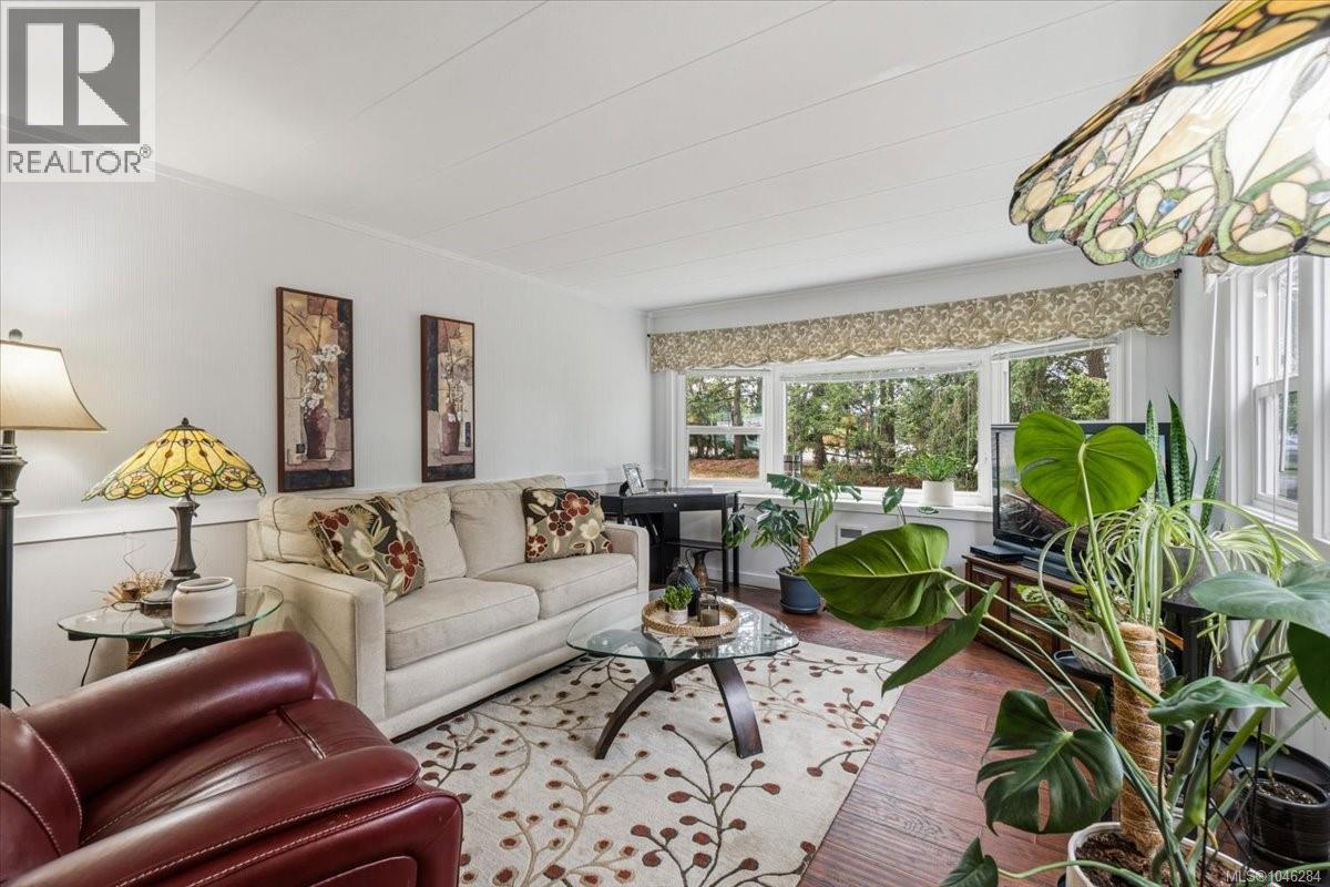 #53 1247 Arbutus Rd - 28