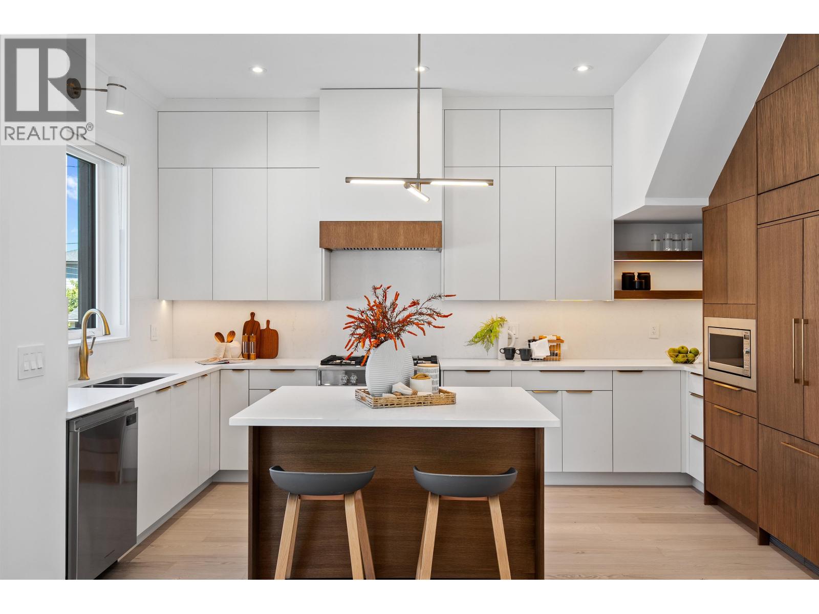 4 Bed, 4 Bath House for Sale in Vancouver – 2 4845 COMMERCIAL STREET, Vancouver – MLS# R3153482 - Image 10