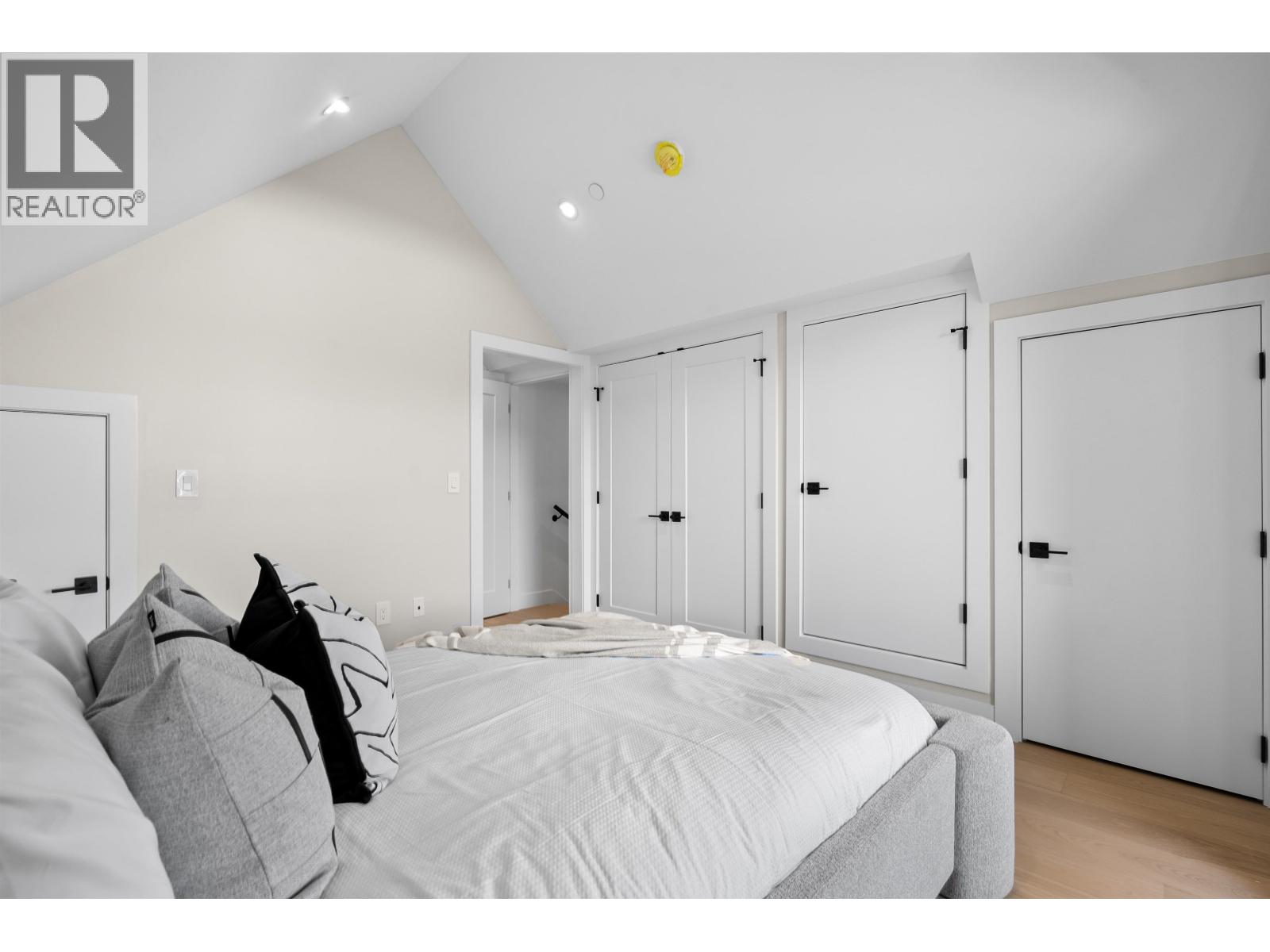 4 Bed, 4 Bath House for Sale in Vancouver – 2 4845 COMMERCIAL STREET, Vancouver – MLS# R3153482 - Image 26