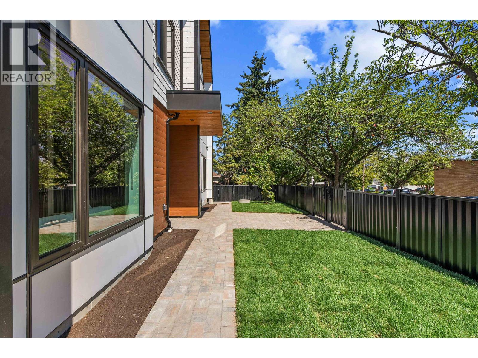 4 Bed, 4 Bath House for Sale in Vancouver – 2 4845 COMMERCIAL STREET, Vancouver – MLS# R3153482 - Image 31