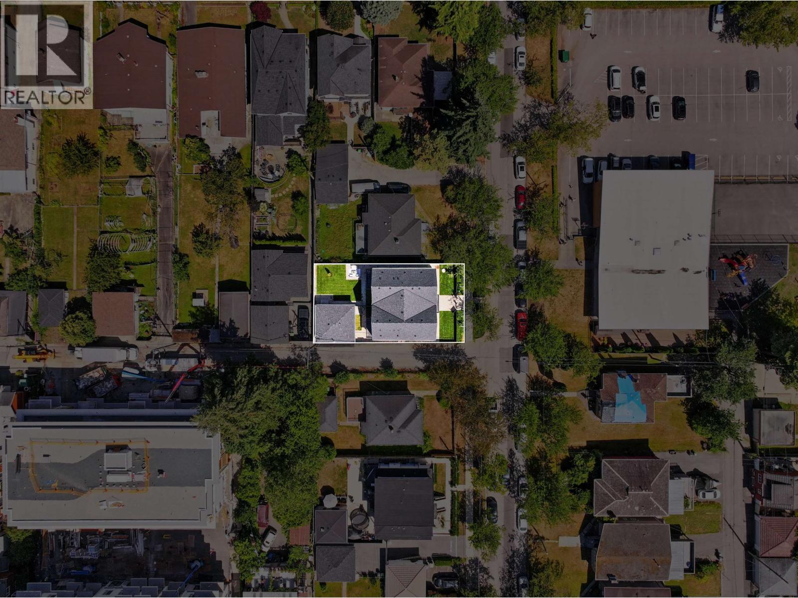 4 Bed, 4 Bath House for Sale in Vancouver – 2 4845 COMMERCIAL STREET, Vancouver – MLS# R3153482 - Image 37