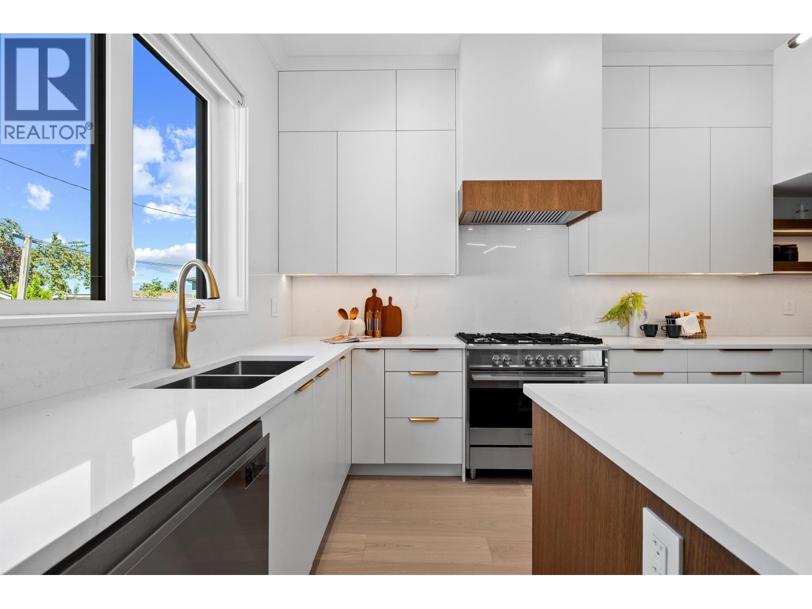 4 Bed, 4 Bath House for Sale in Vancouver – 2 4845 COMMERCIAL STREET, Vancouver – MLS# R3153482 - Image 8