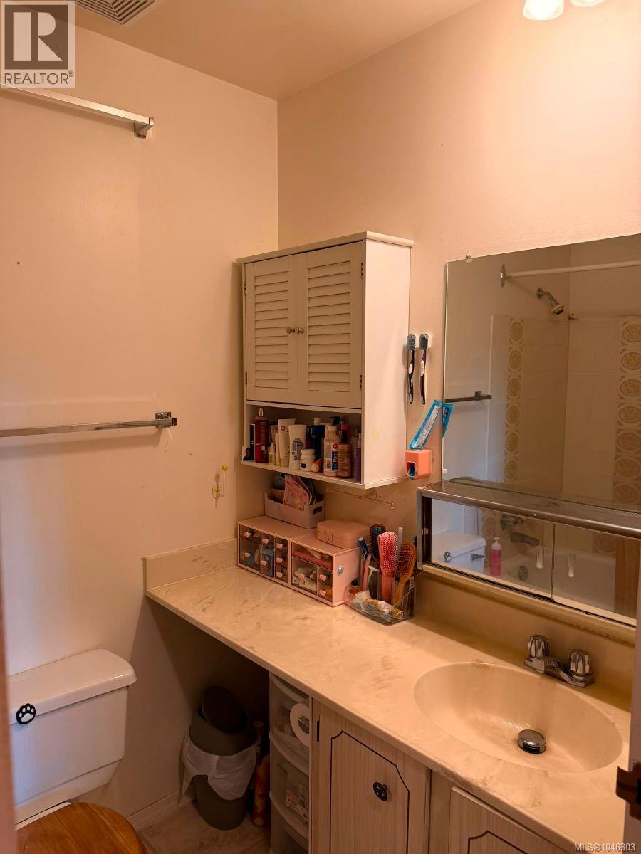 610 1745 Leighton Rd, Victoria