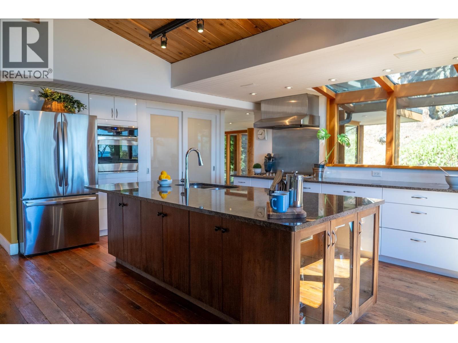9919 SOUTHLANDS DRIVE, Pender Island