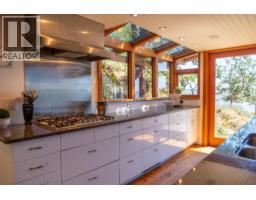 9919 Southlands Drive, Pender Island, BC V0N2M3 Photo 10