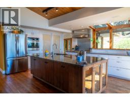 9919 Southlands Drive, Pender Island, BC V0N2M3 Photo 11