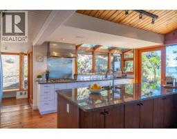 9919 Southlands Drive, Pender Island, BC V0N2M3 Photo 12