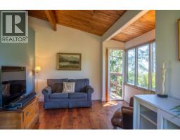 9919 Southlands Drive, Pender Island, BC V0N2M3 Photo 20