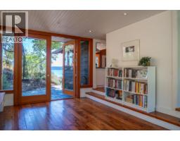 9919 Southlands Drive, Pender Island, BC V0N2M3 Photo 8