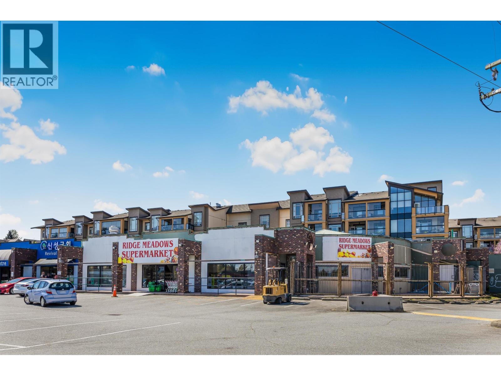 4 19040 LOUGHEED HIGHWAY