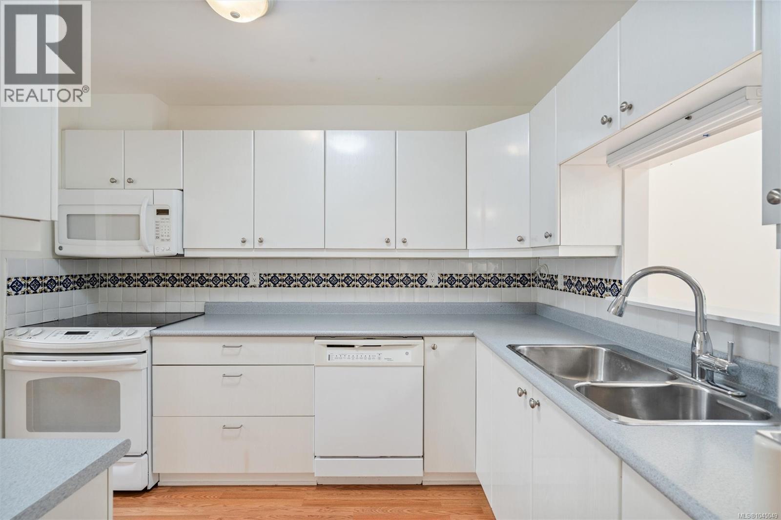 #4 1184 Clarke Rd - 8