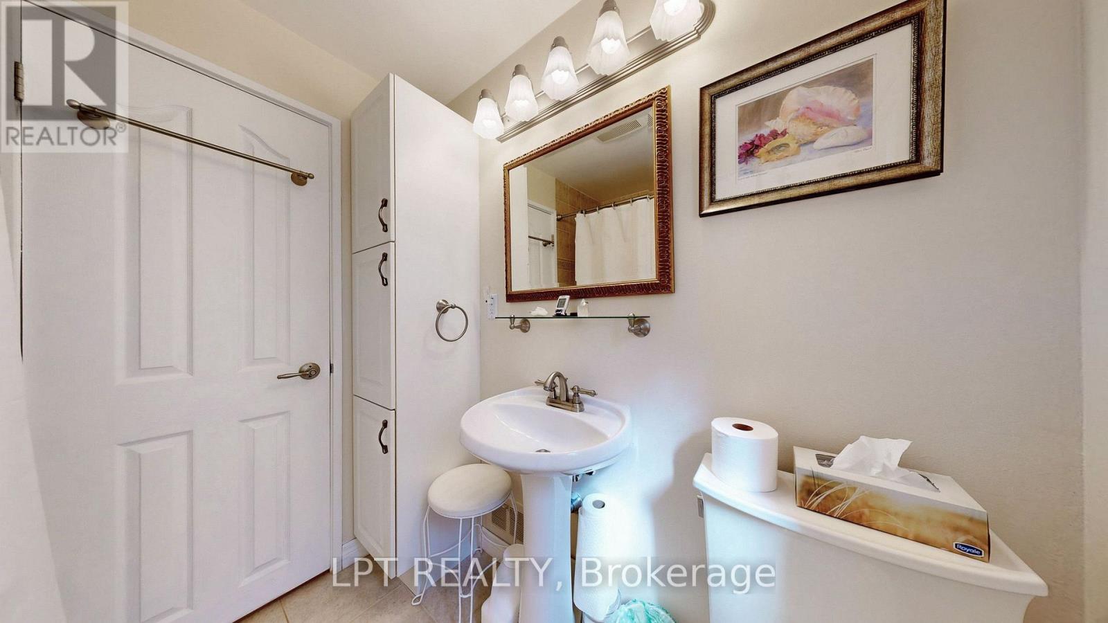 6 ABBOTTSWOOD ROAD - 32