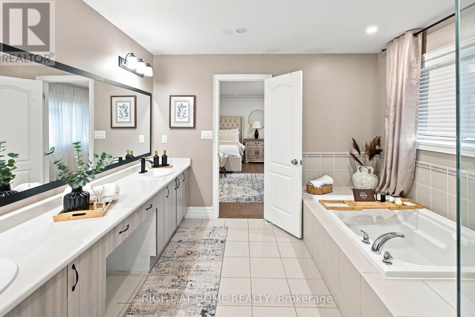 2349 DRESS CIRCLE CRESCENT - 22